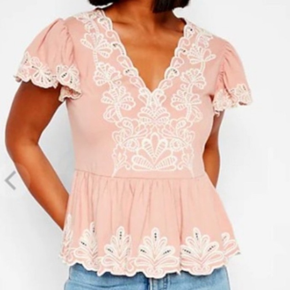 NWT Express embroidered peplum top pink Short Sleeve Size XXS Flutter Sleeve